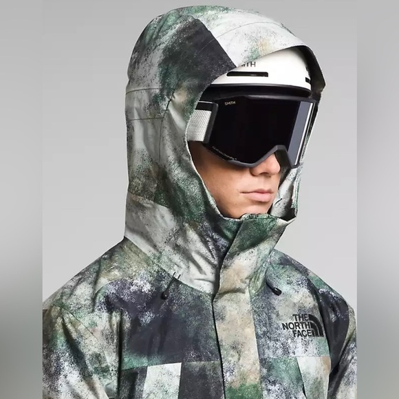 The north face Men’s Clement Triclimate® Jacket Pine Needle Faded Dye Camo Print - Picture 8 of 10